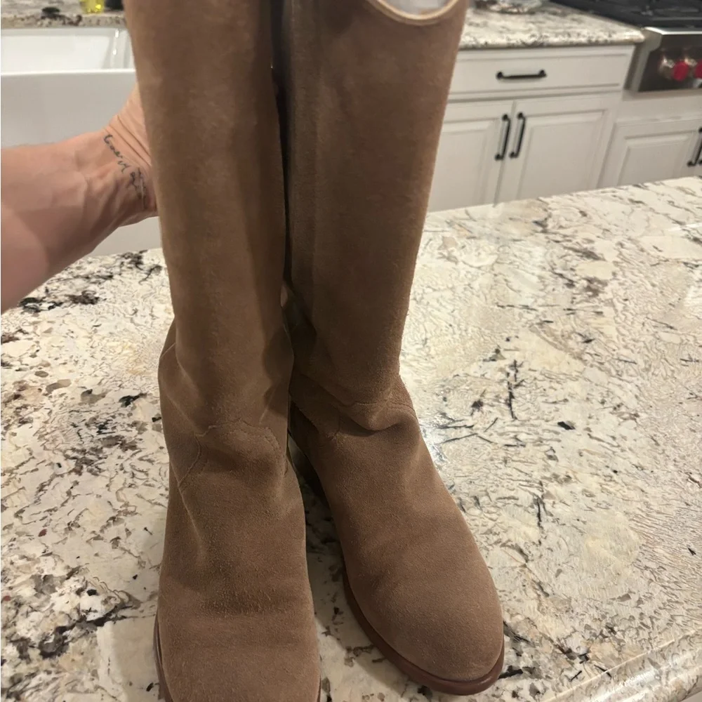 Frye Women's Carson Suede Boots, size 8